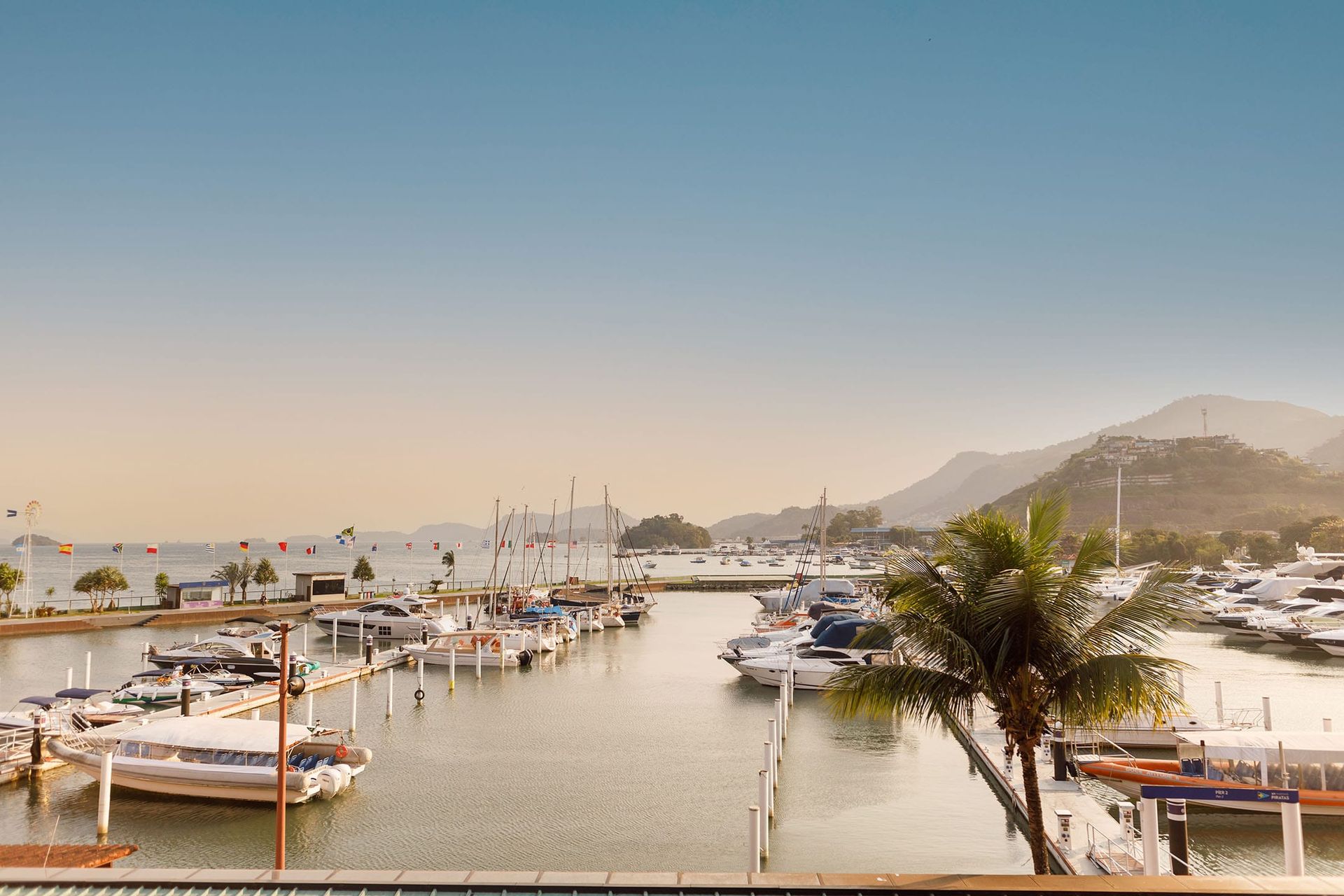vista mar da varanda do quarto mares suites by angra beach