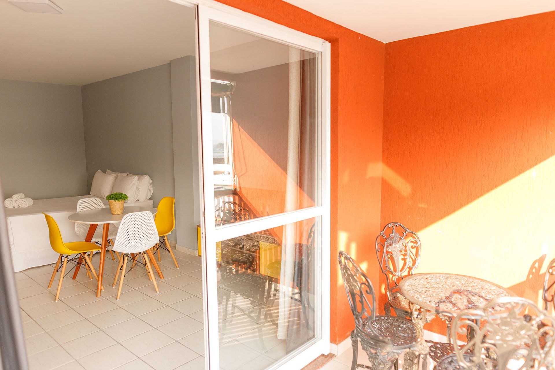 varanda do quarto mares suites by angra beach