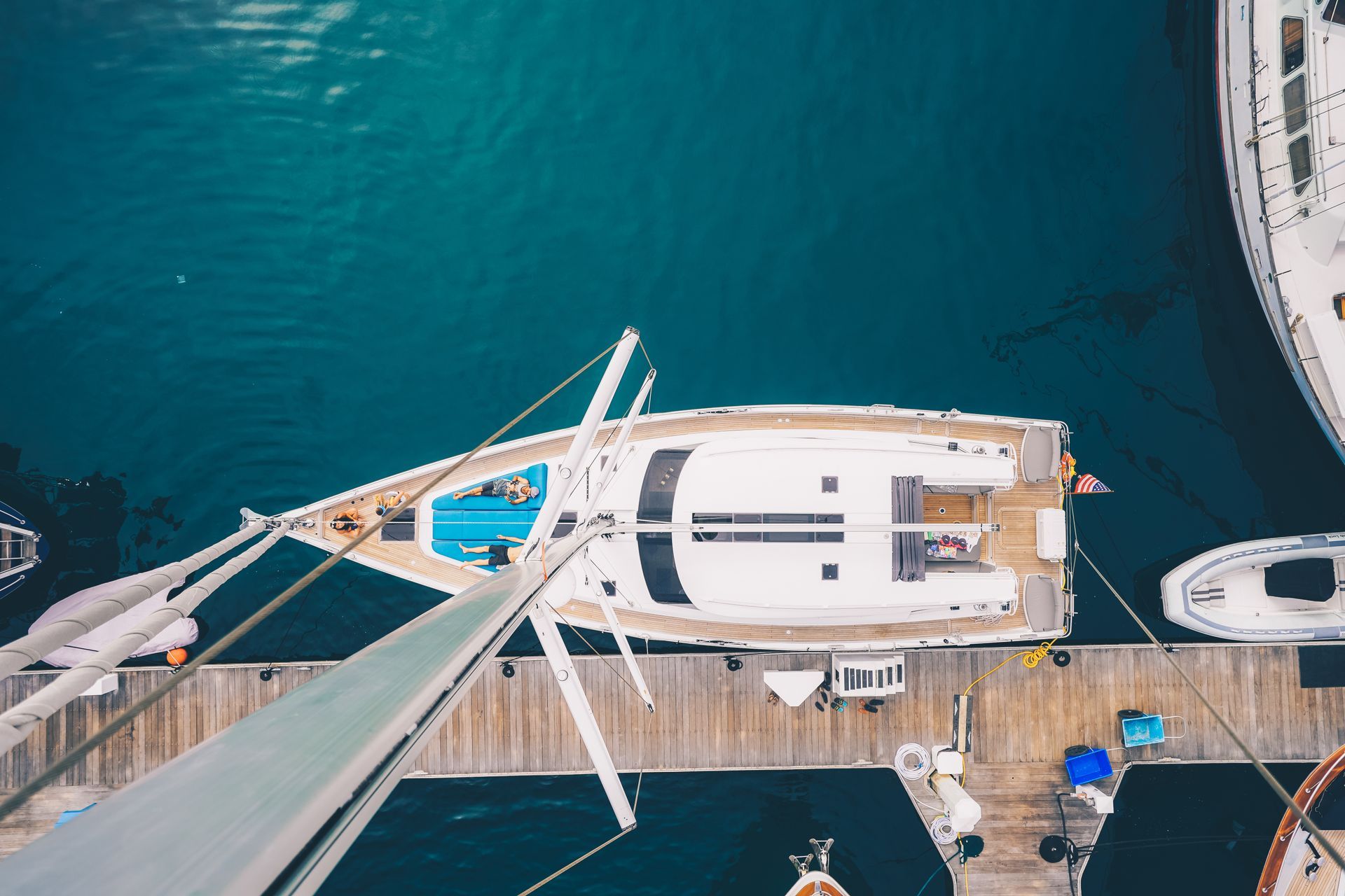 An aerial view of a boat docked at a dock.