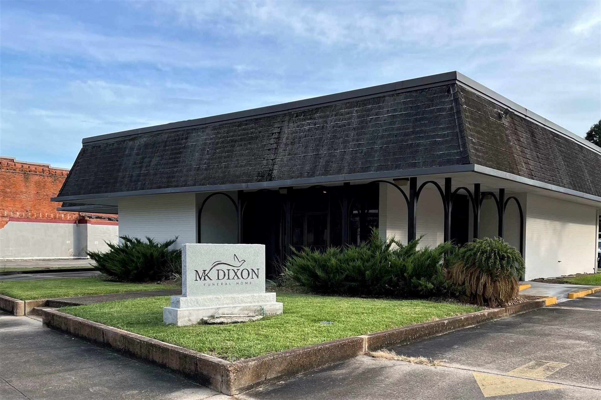 MK Dixon Funeral Home | Baldwin, LA