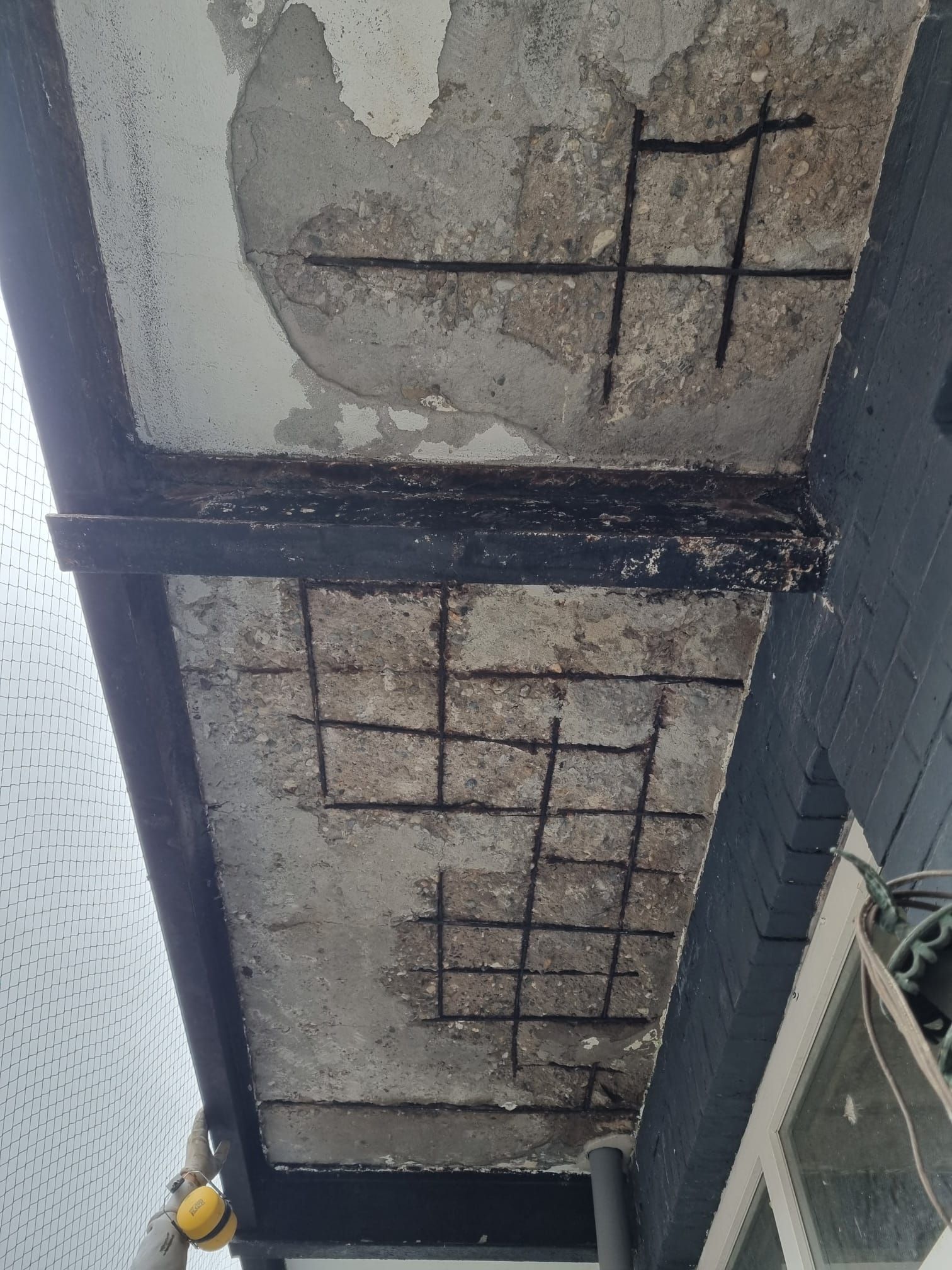 beton aan elkaar hechten of aanhechten