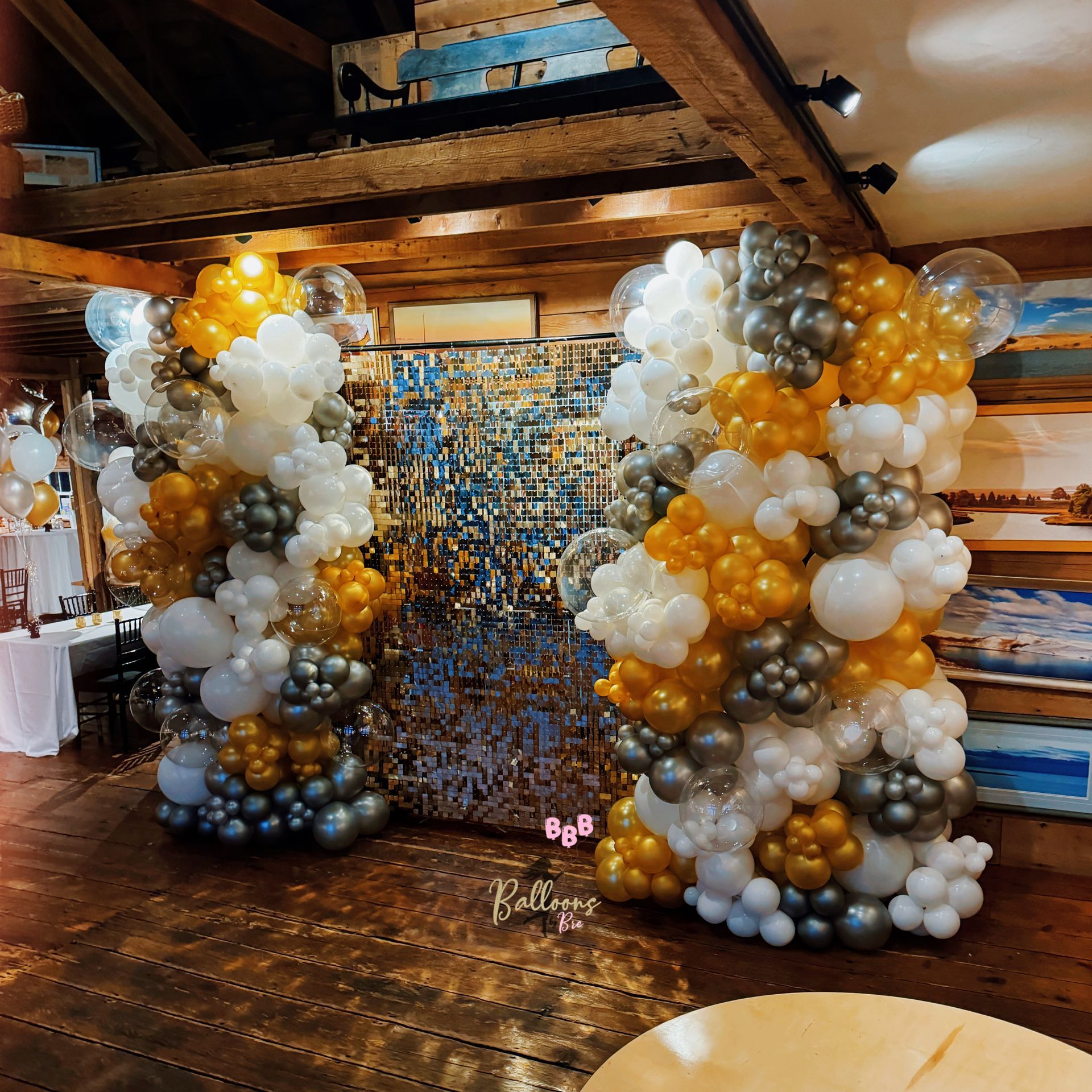 Custom balloon arch by Balloons By Bre
