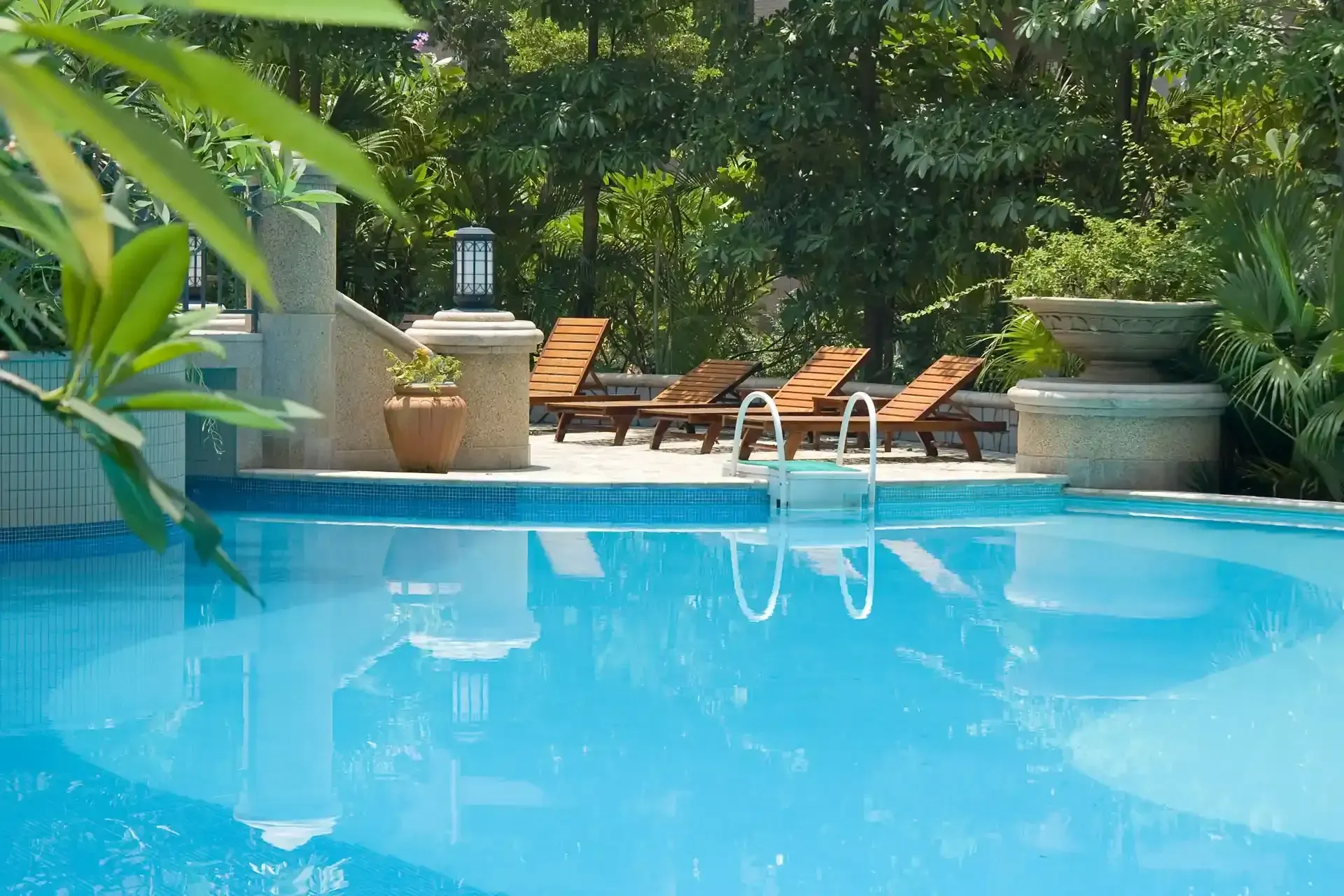 pool builder the woodlands