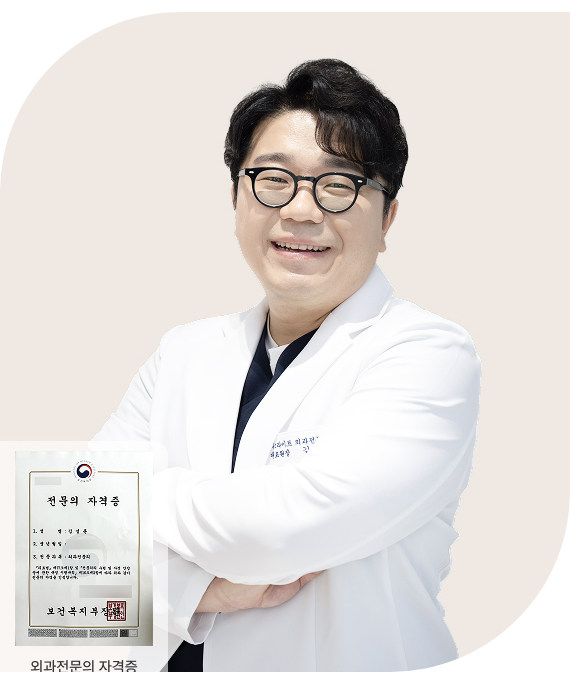 Dr. Seonghun Kim, board-certified general surgeon and chief surgeon at De:light Body Plastic Surgery, Seoul