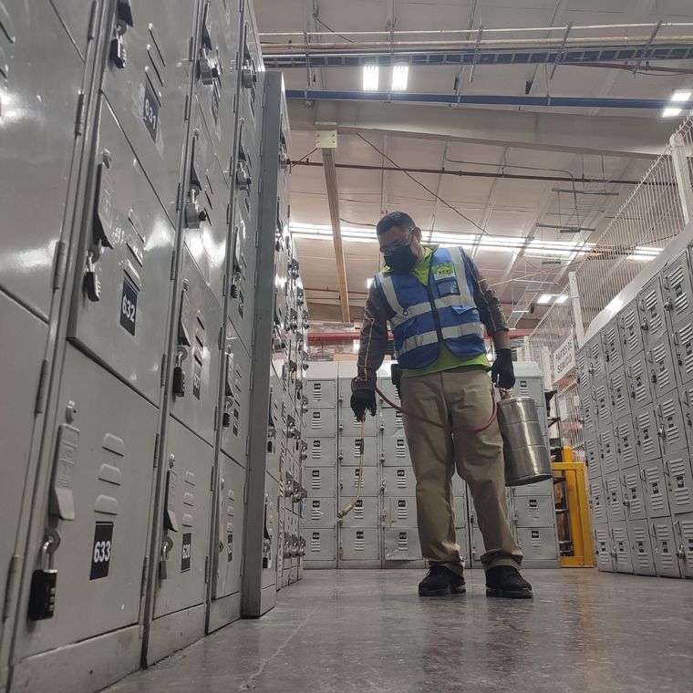 Instalación comercial con servicio profesional de control de plagas