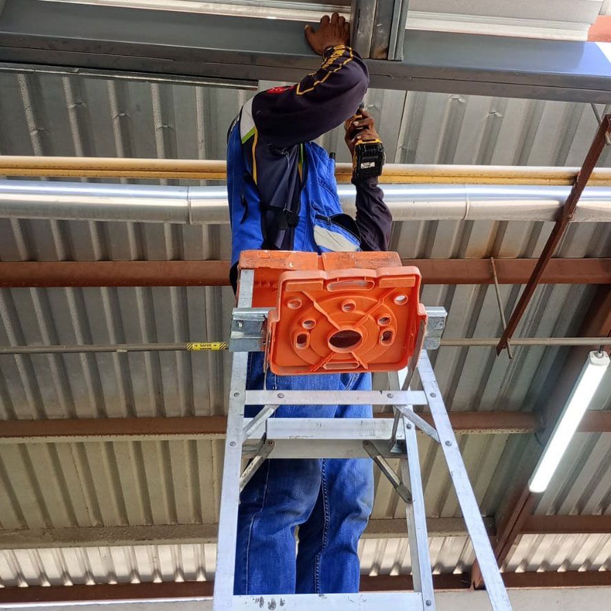 Barreras fisicas insralacion de malla en extractores (2)