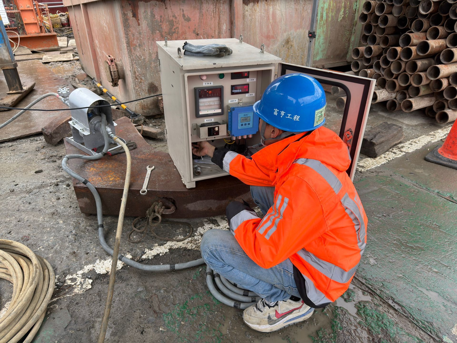 Grouting flow meter for quality monitoring