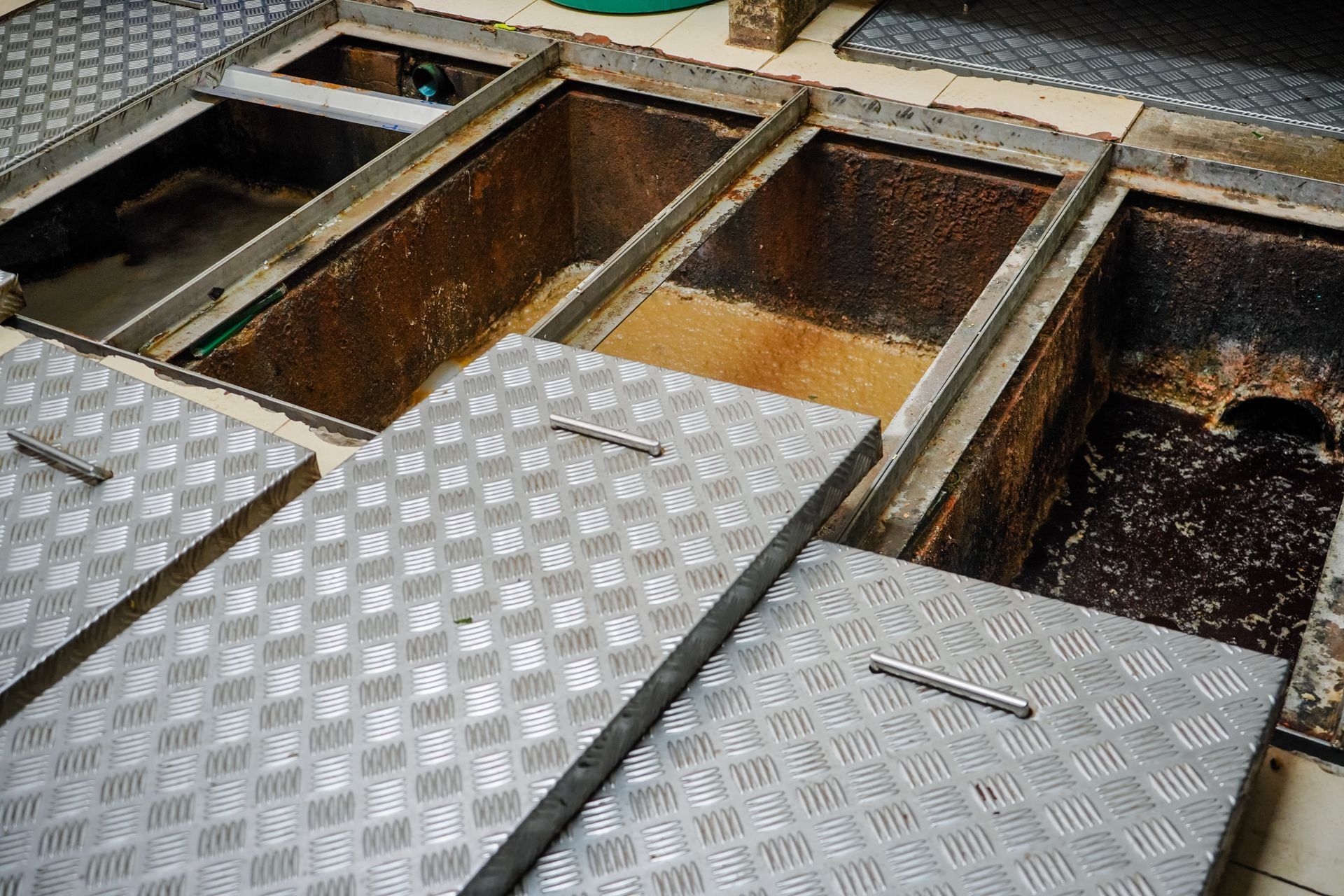 Commercial kitchen and restaurant grease trap