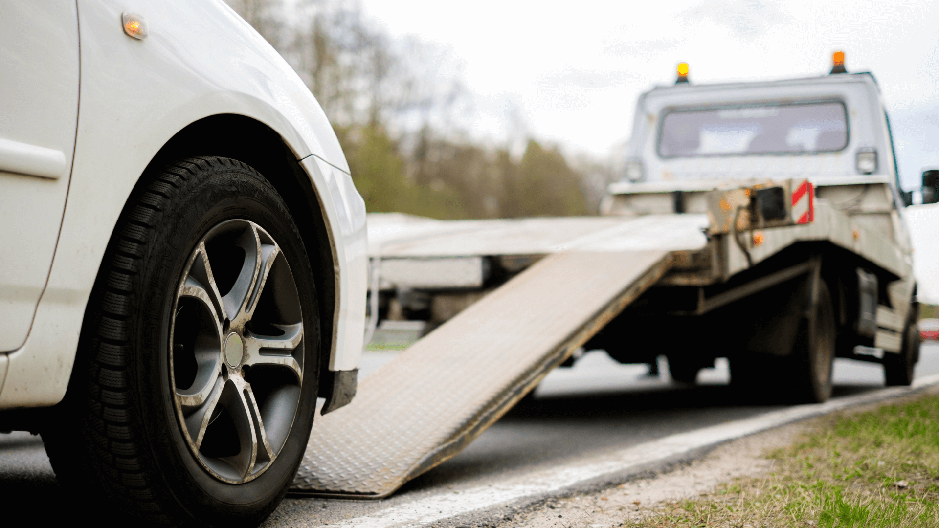 Tow truck helps a client who was just in a car accident in Towson.