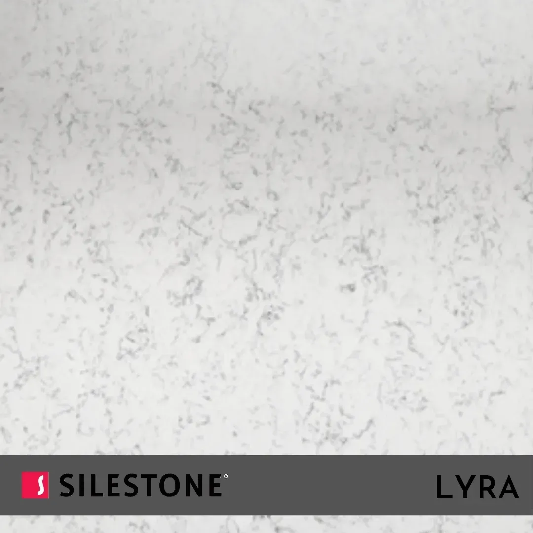 Superficie de encimera Silestone Lyra en gris claro con sutiles motas jaspeadas.