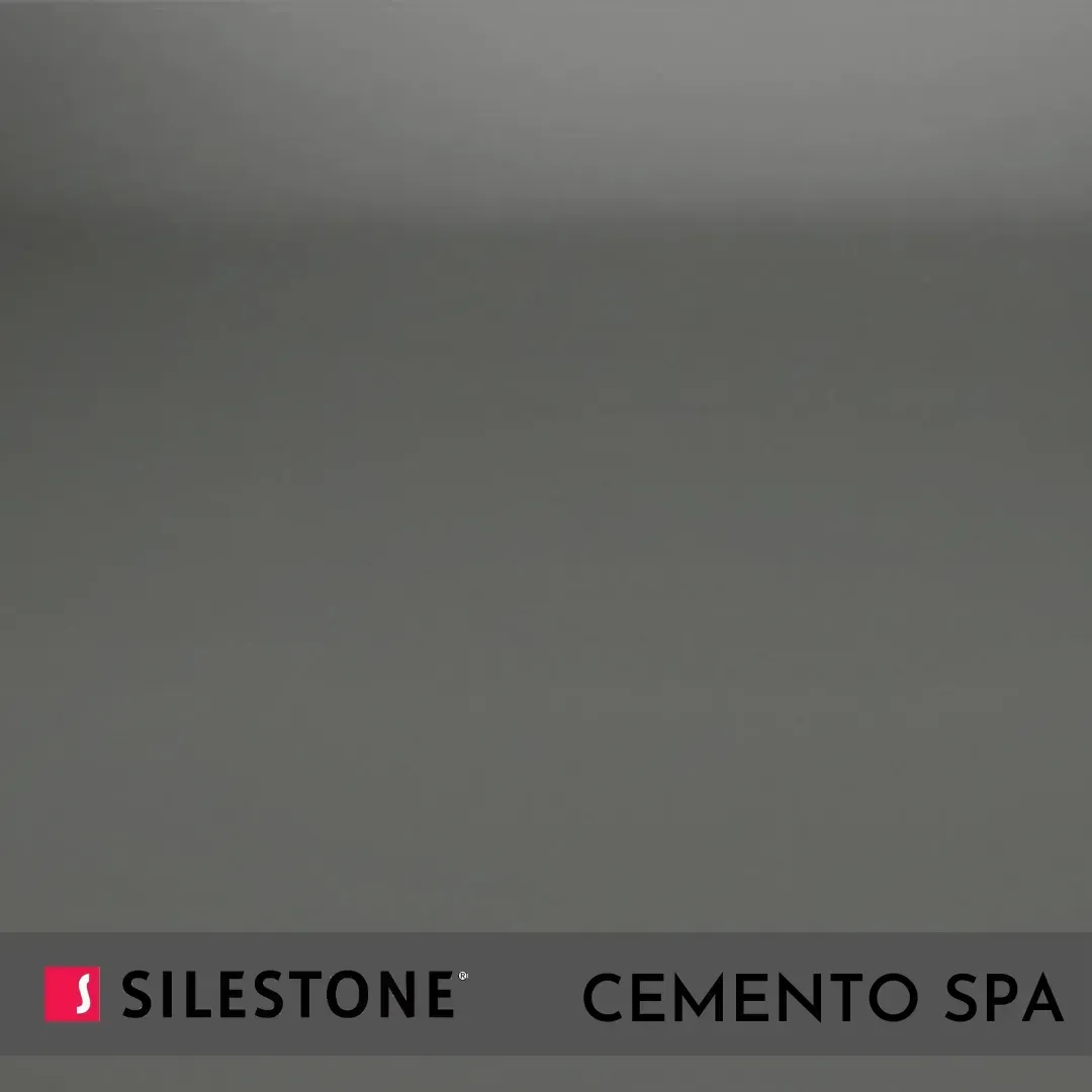 Superficie de Silestone CEMENTO SPA gris con logotipo en la esquina inferior izquierda.