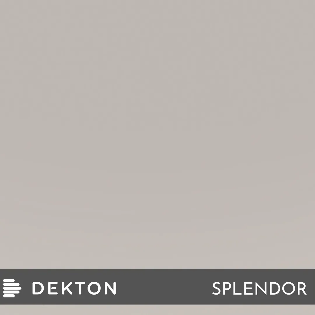 Superficie gris con una franja oscura etiquetada como “DEKTON” y “SPLENDOR” en la parte inferior.