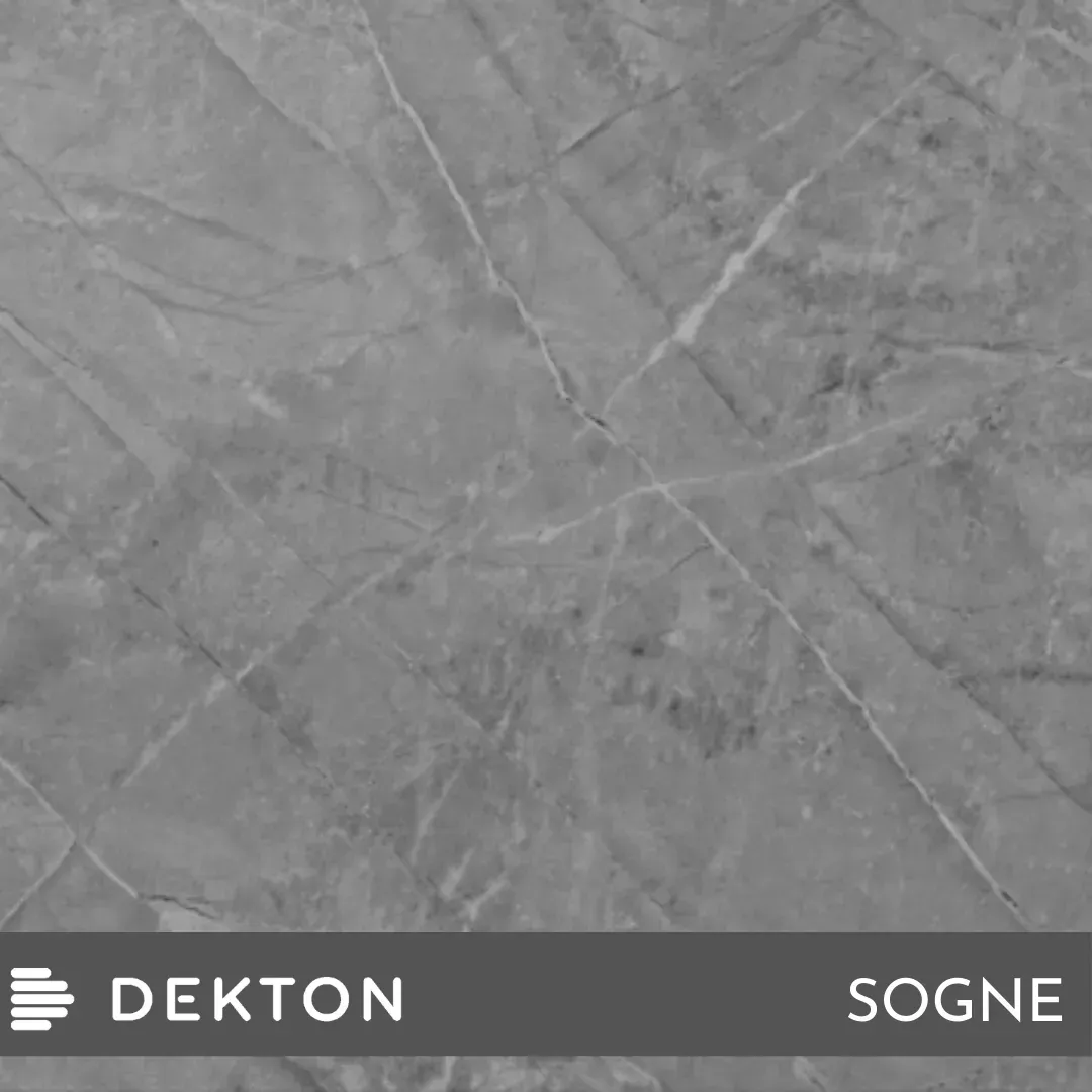 Superficie de piedra gris con sutiles vetas diagonales, etiquetada como “DEKTON SOGNE” en la parte inferior.