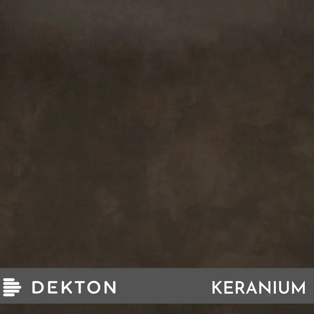 Superficie texturizada de color marrón oscuro con la marca DEKTON y KERANIUM en la parte inferior.