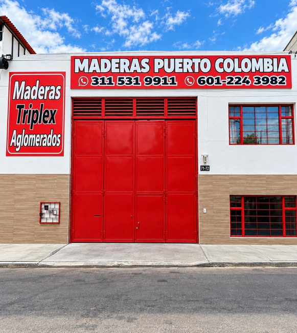 Bodega de madera con tableros y piezas listas para corte