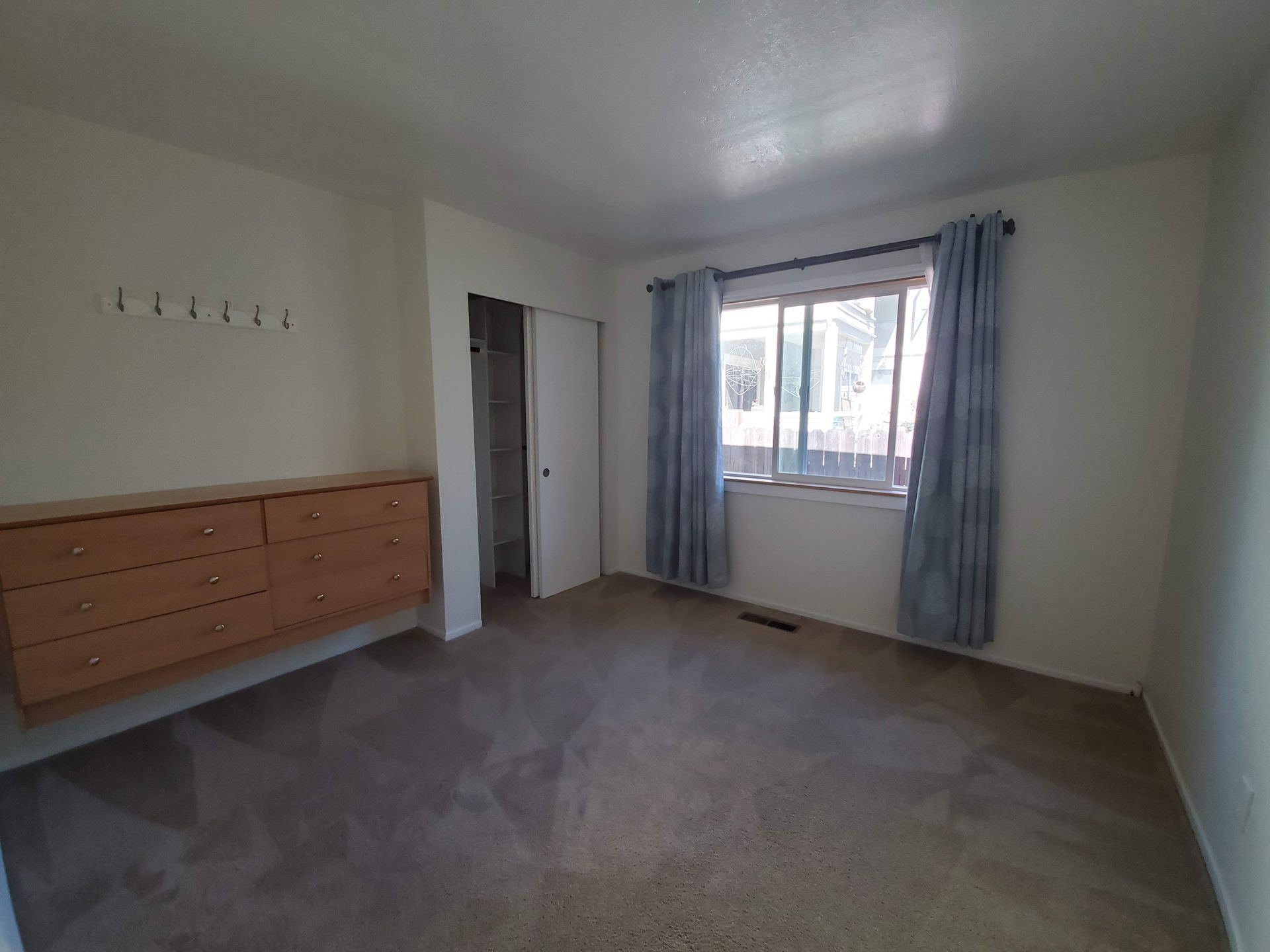 8 Meadow Drive slide show