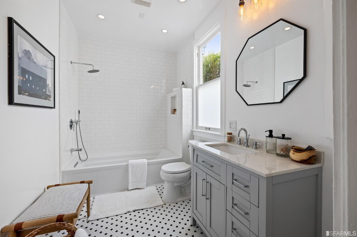 2919 Pacific Avenue #10 San Francisco CA 94115 bathroom