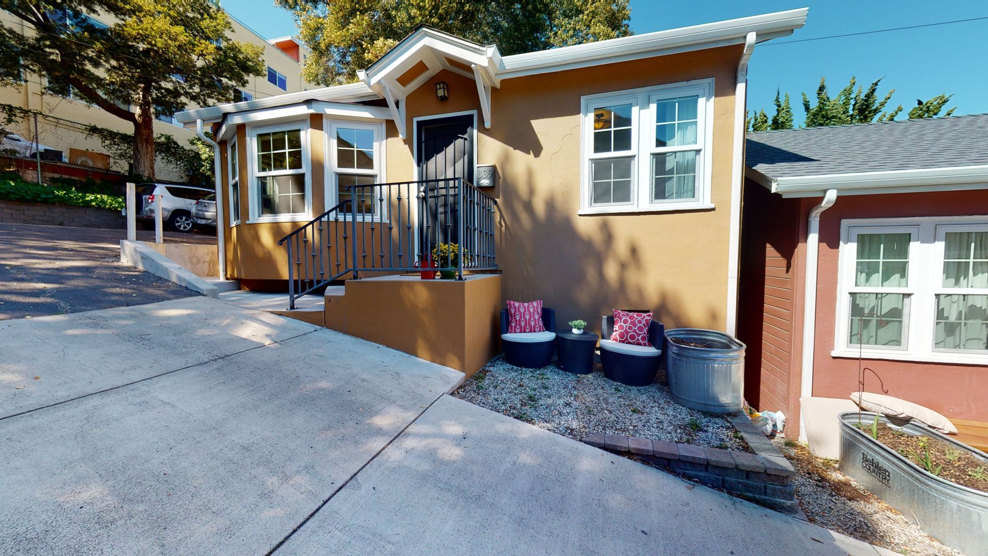 335 Perkins
Oakland CA 94610