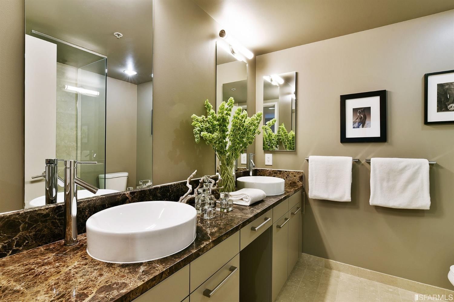 631 Folsom Street #11E bathroom