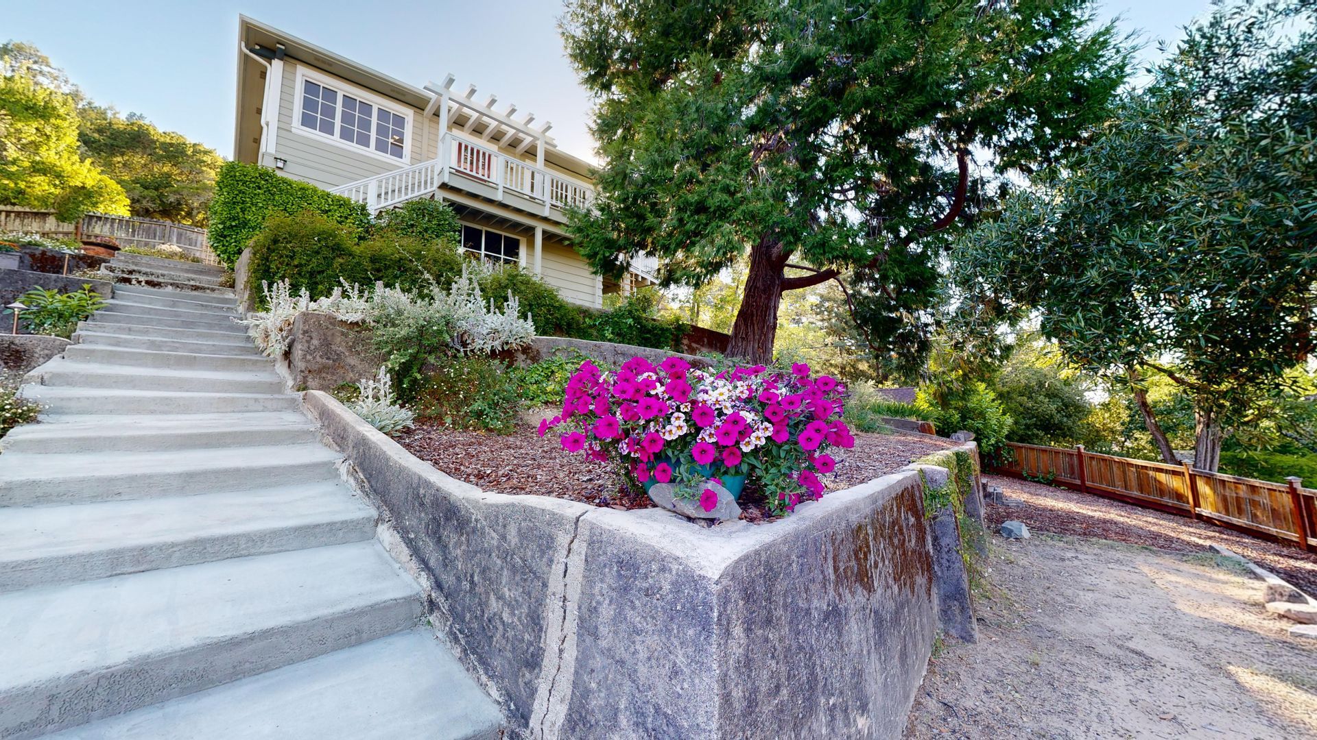 677 Redwood Avenue