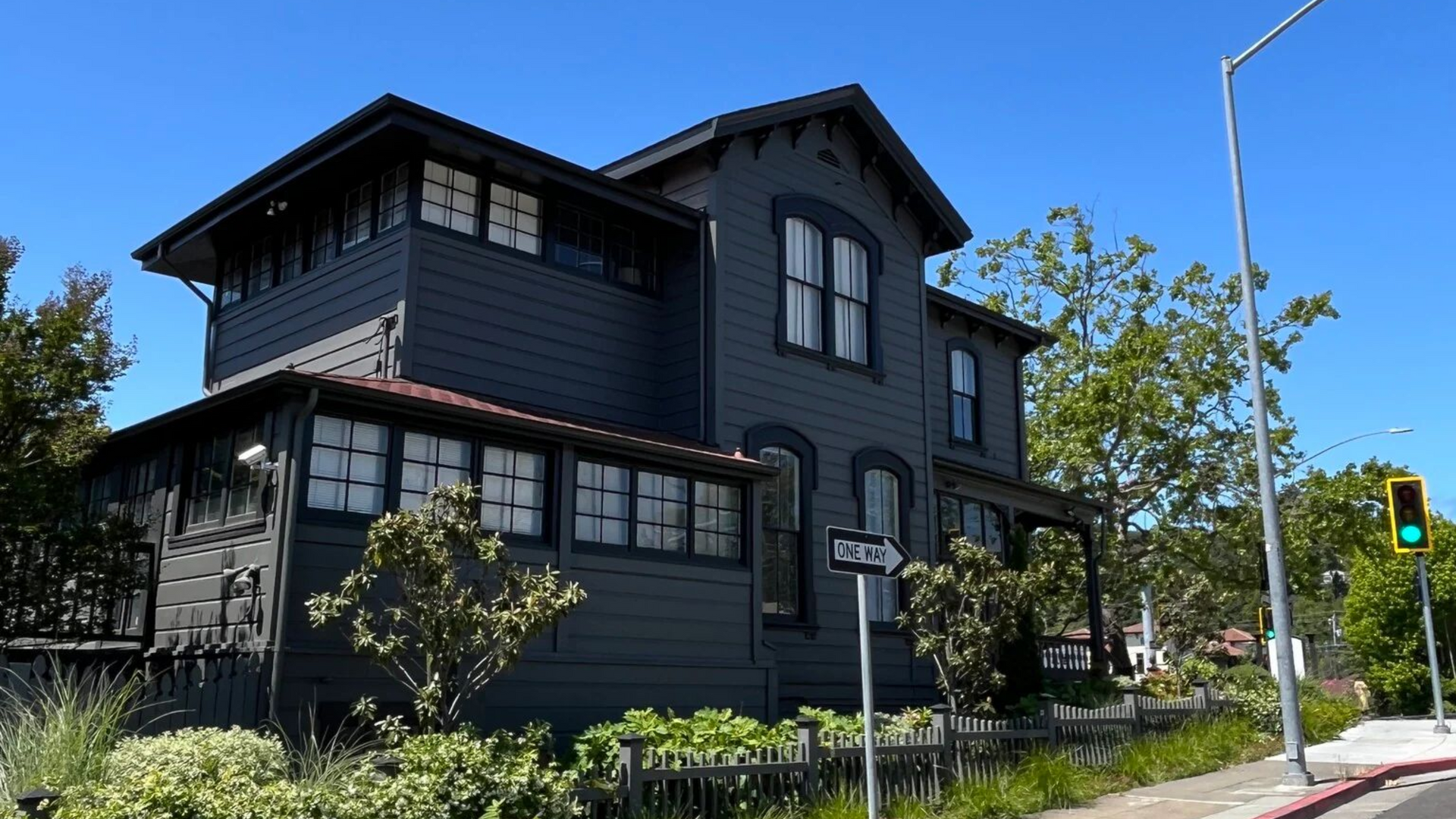 824 E Street