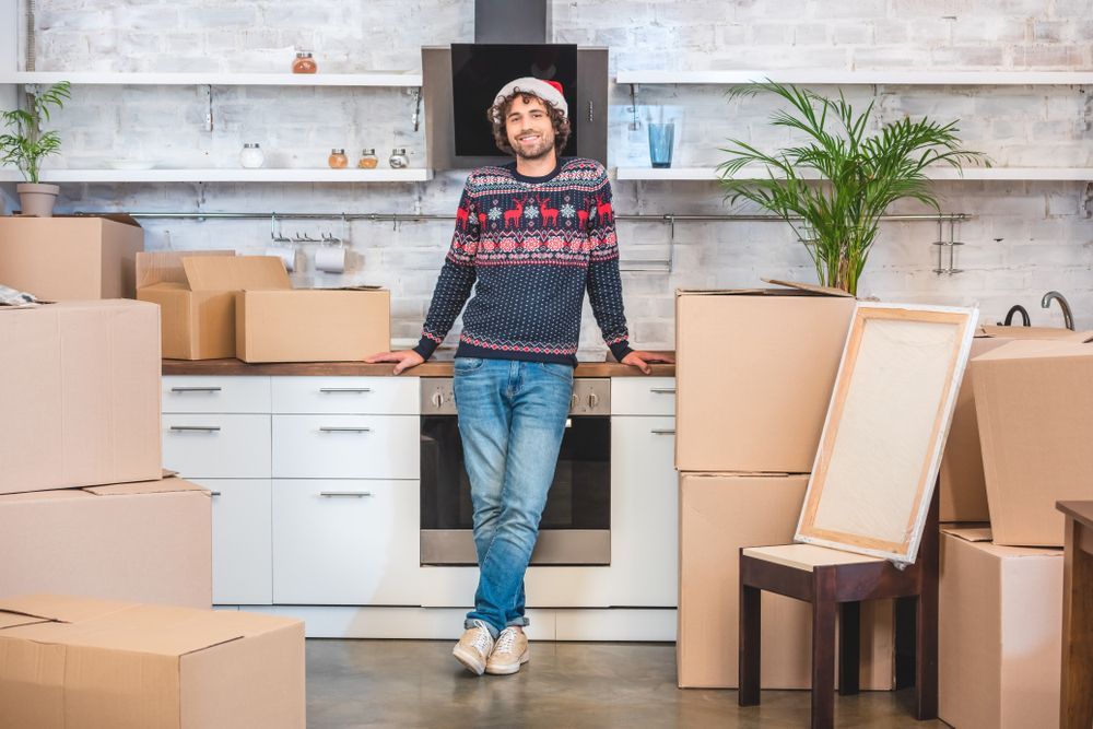 Man moving into home ©Shawn Hempel