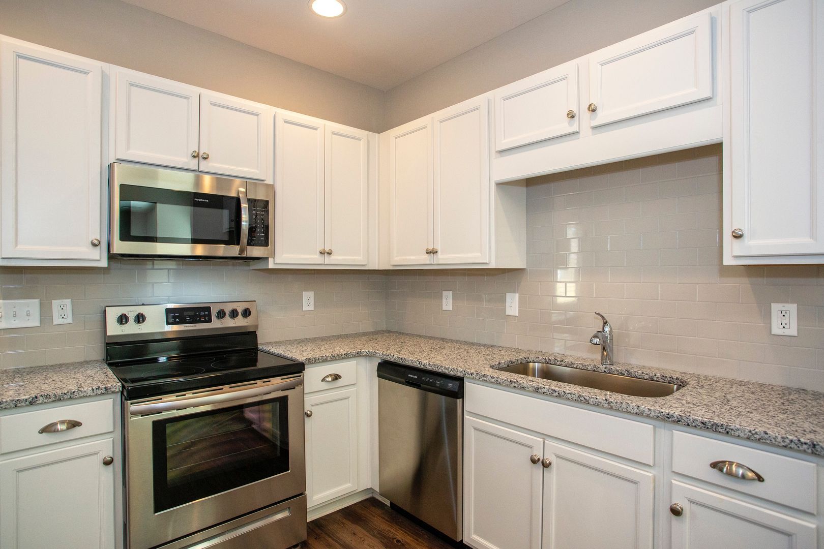 a kitchen in a rental home in Leeds with appliances and granite countertops