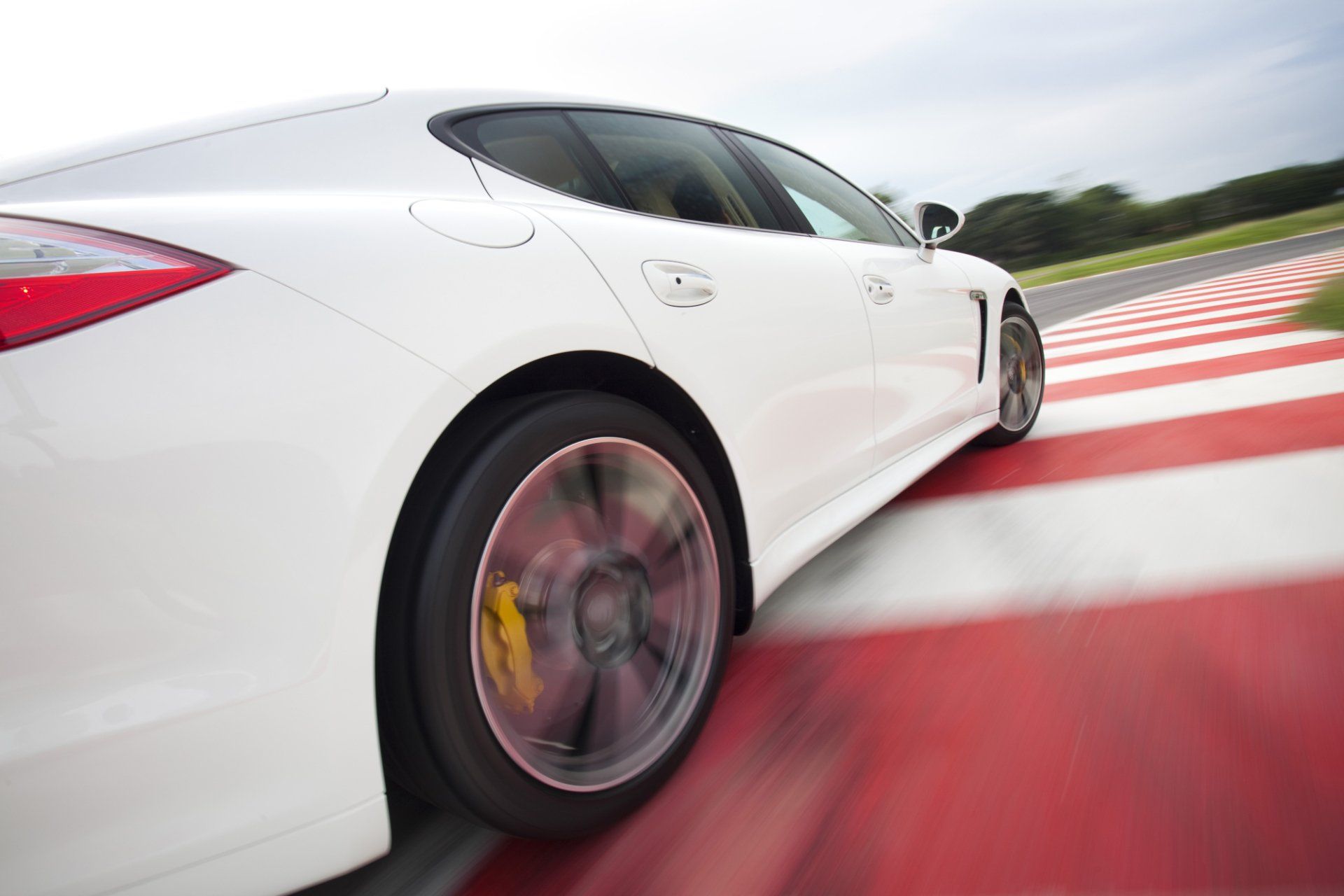 a car driving a motorsports track, live near barber motorsports in Leeds Alabama