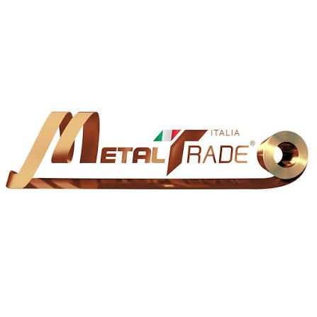 Logo MetalTrade Italia in bronzo e oro con anello metallico circolare su sfondo bianco.