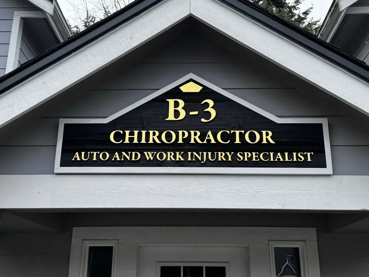 Sign for B-3 chiropractor and auto and work injury specialist on a building exterior created by Valley Sign