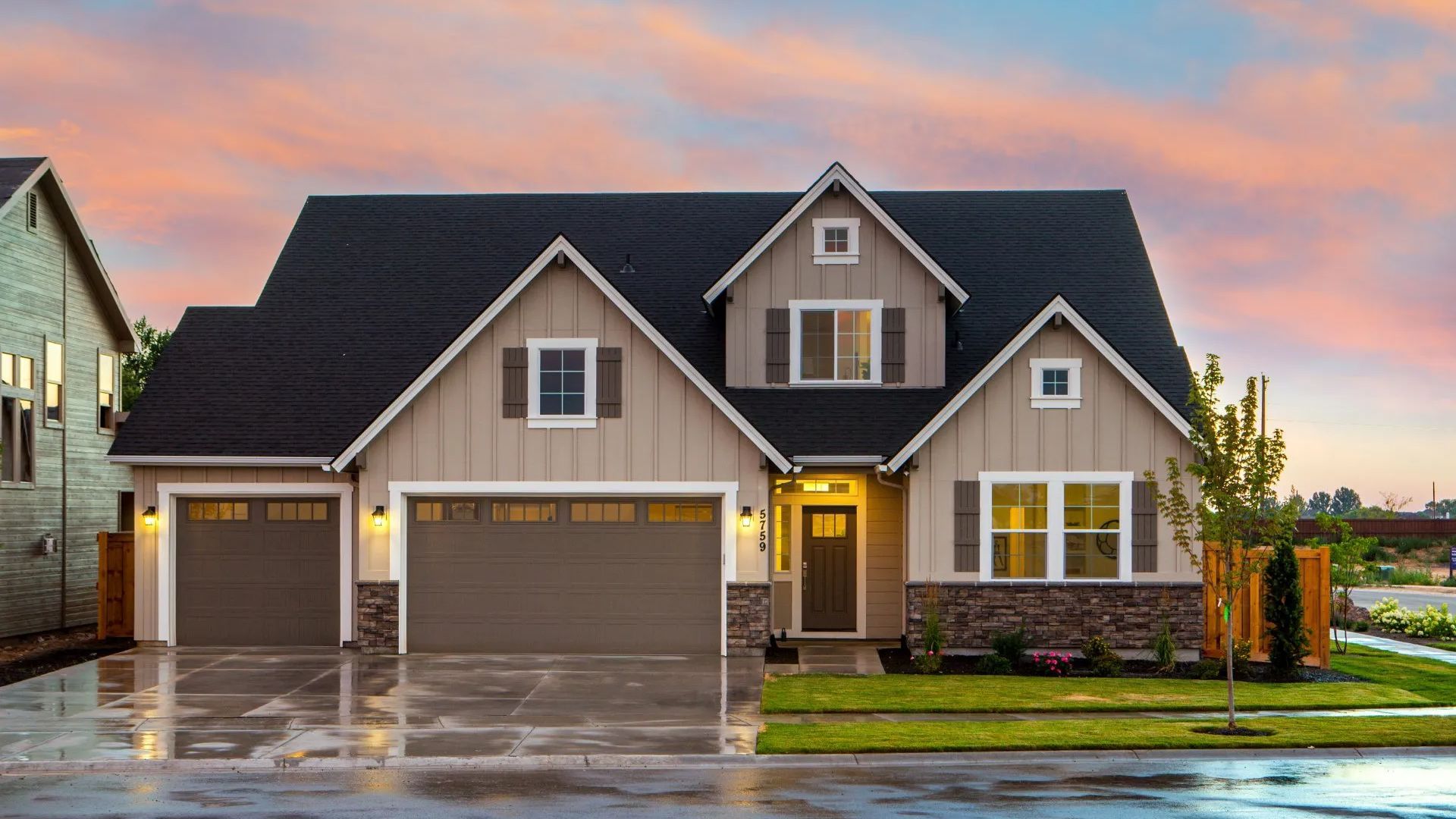 Exterior photo of house