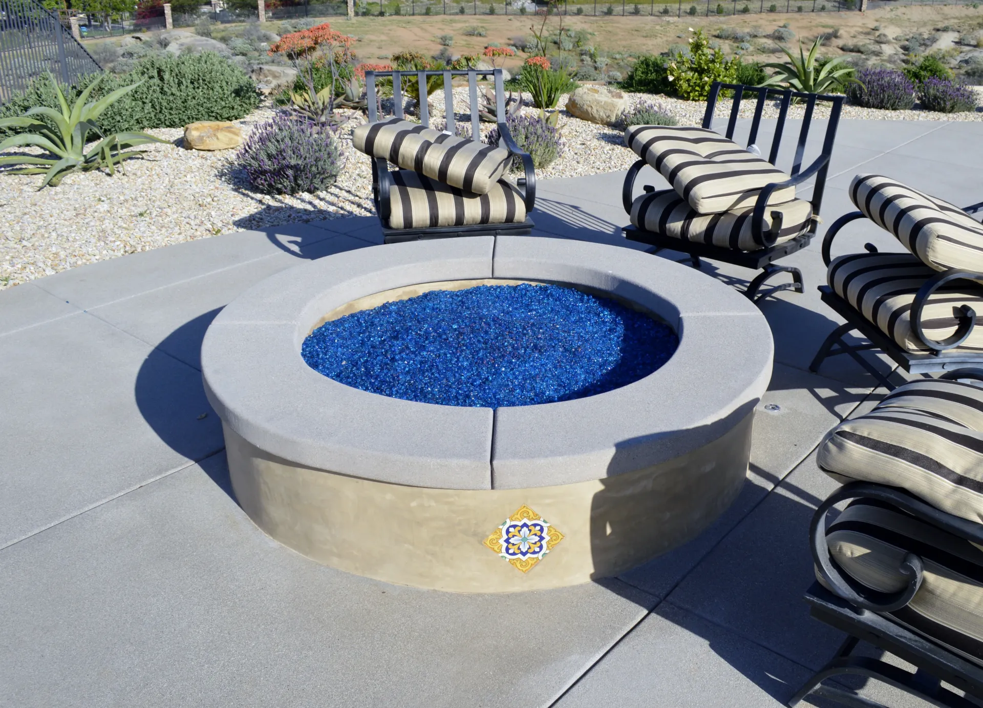 Concrete contractor Riverside California driveway installation project
