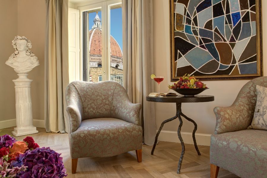 albergo con mobili pregiati in legno