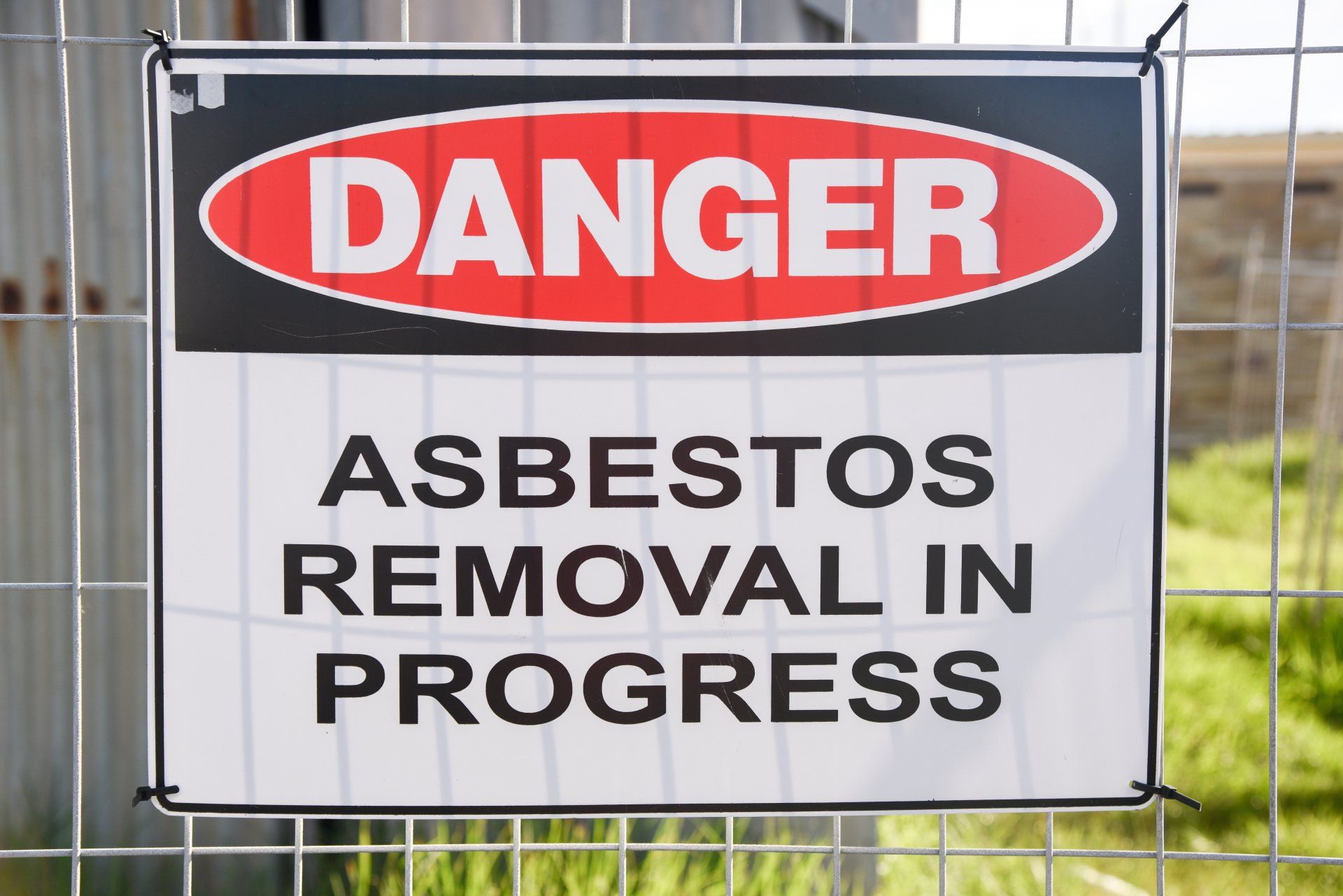 Asbestos removal sign in Charleston, SC