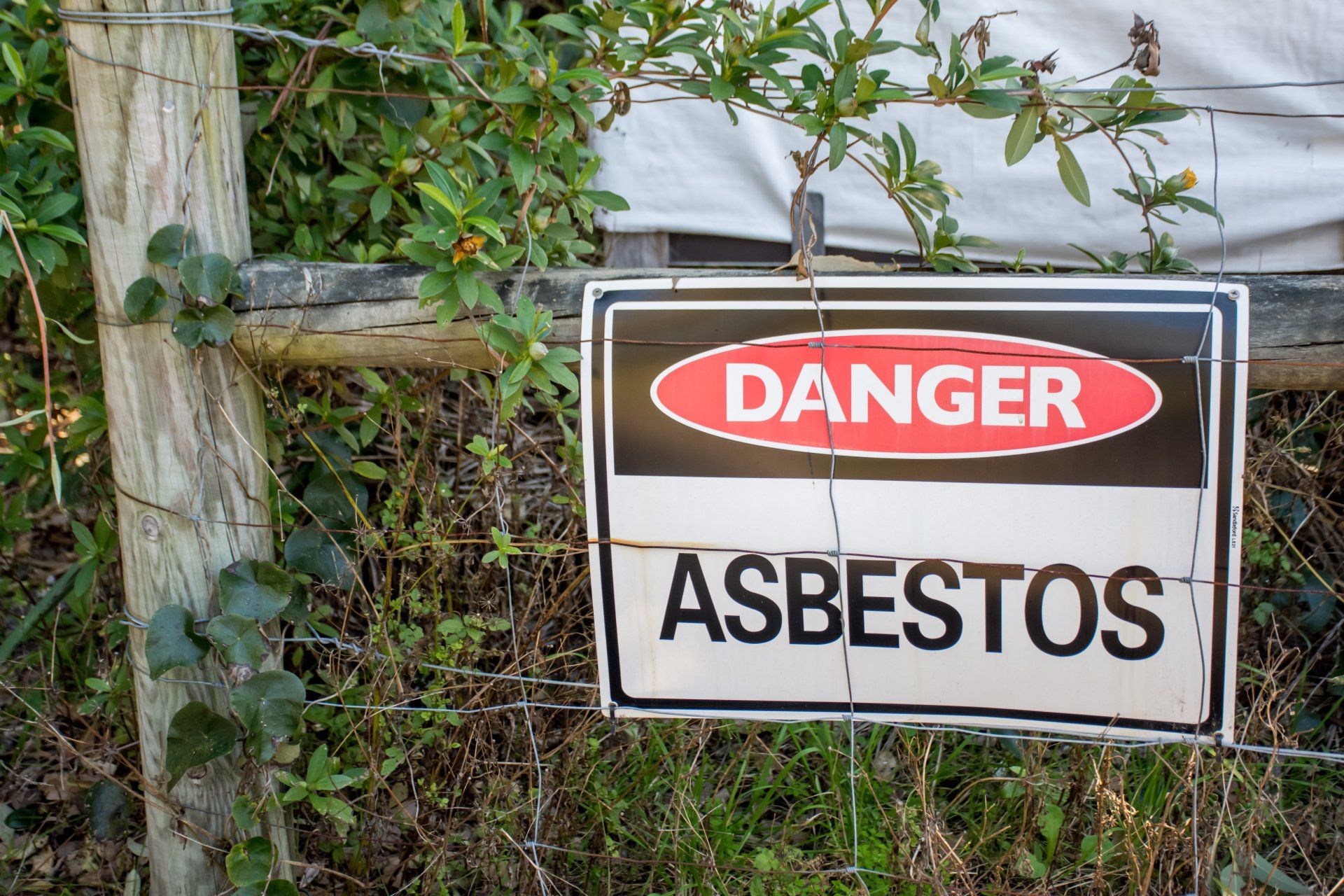 asbestos danger sign in Charleston, SC