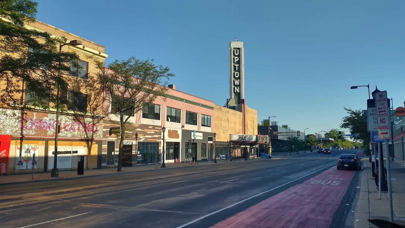 minneapolis street with buildings in background
