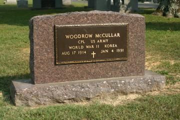 Gravestone for Woodrow McCullar, U.S. Army World War II veteran, with birth and death dates.