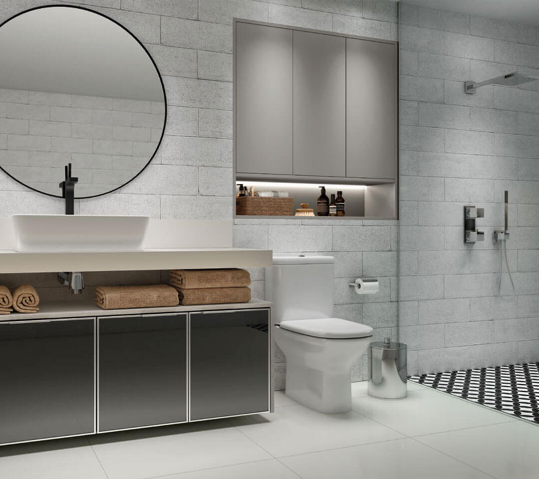 Un baño con inodoro, lavabo, espejo y ducha.