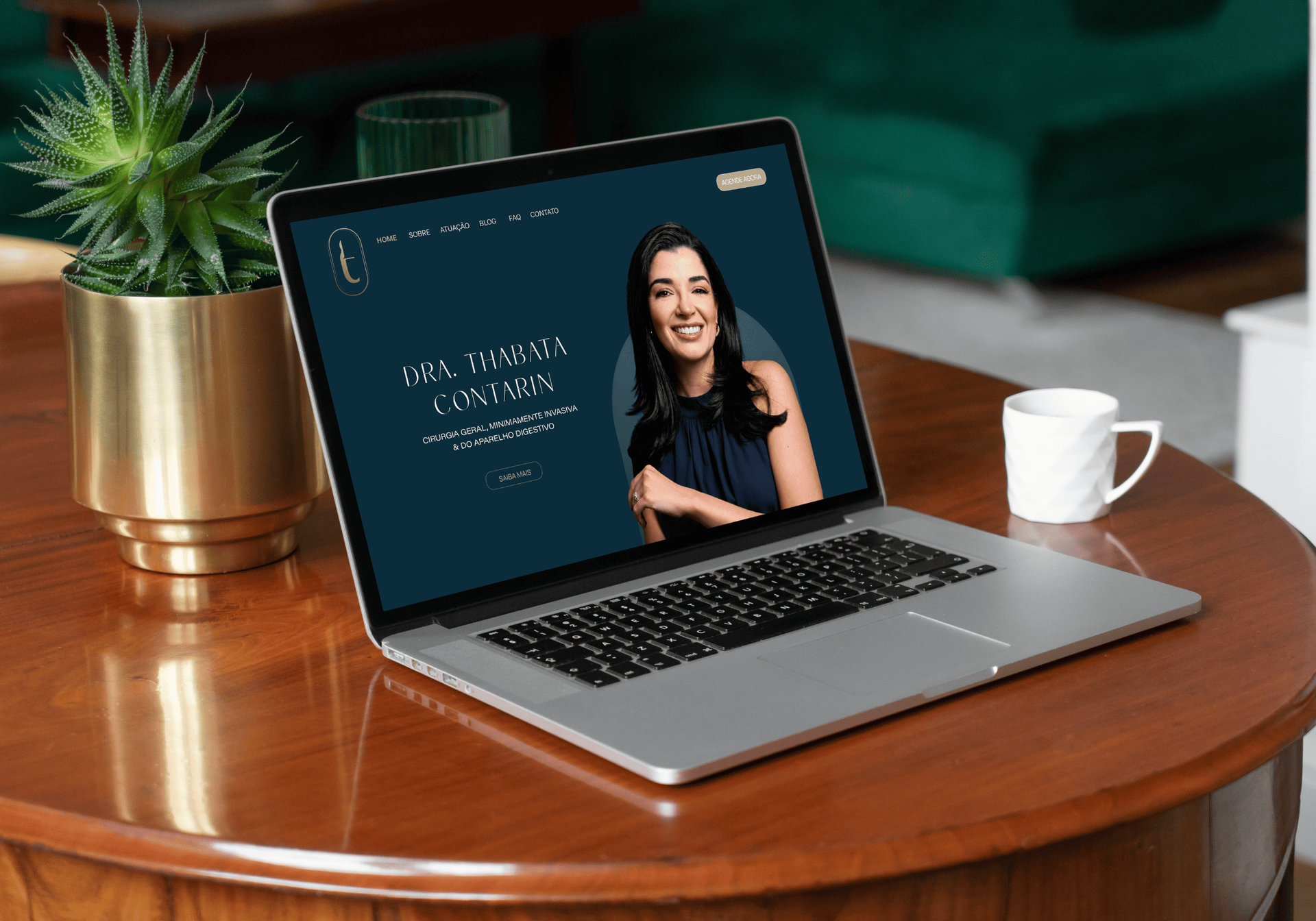 Promotional banner for Instituto Essenza with a smiling woman in green activewear on a white background