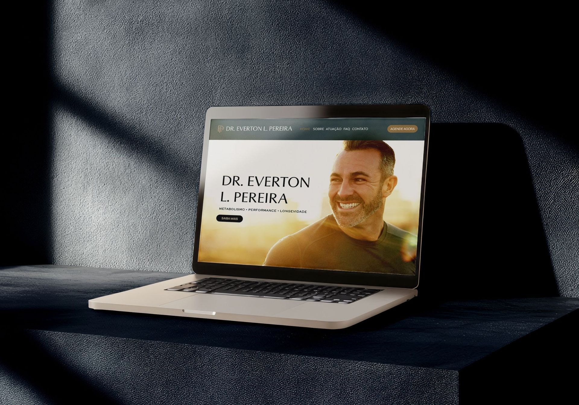 Promotional banner for Instituto Essenza with a smiling woman in green activewear on a white background
