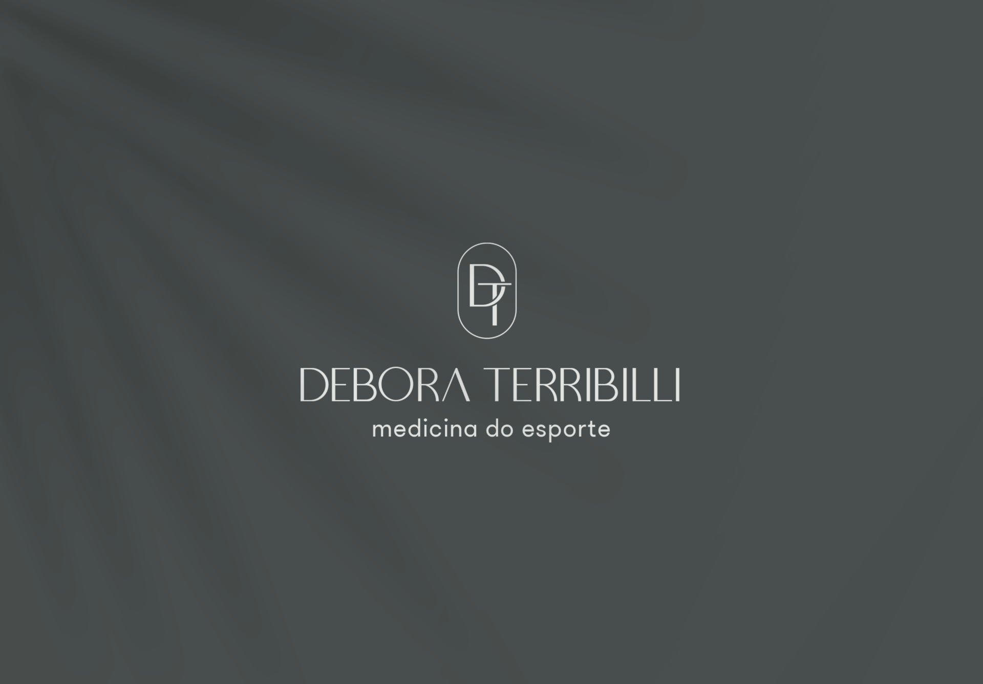 O logotipo de debora terribili está em um fundo preto.