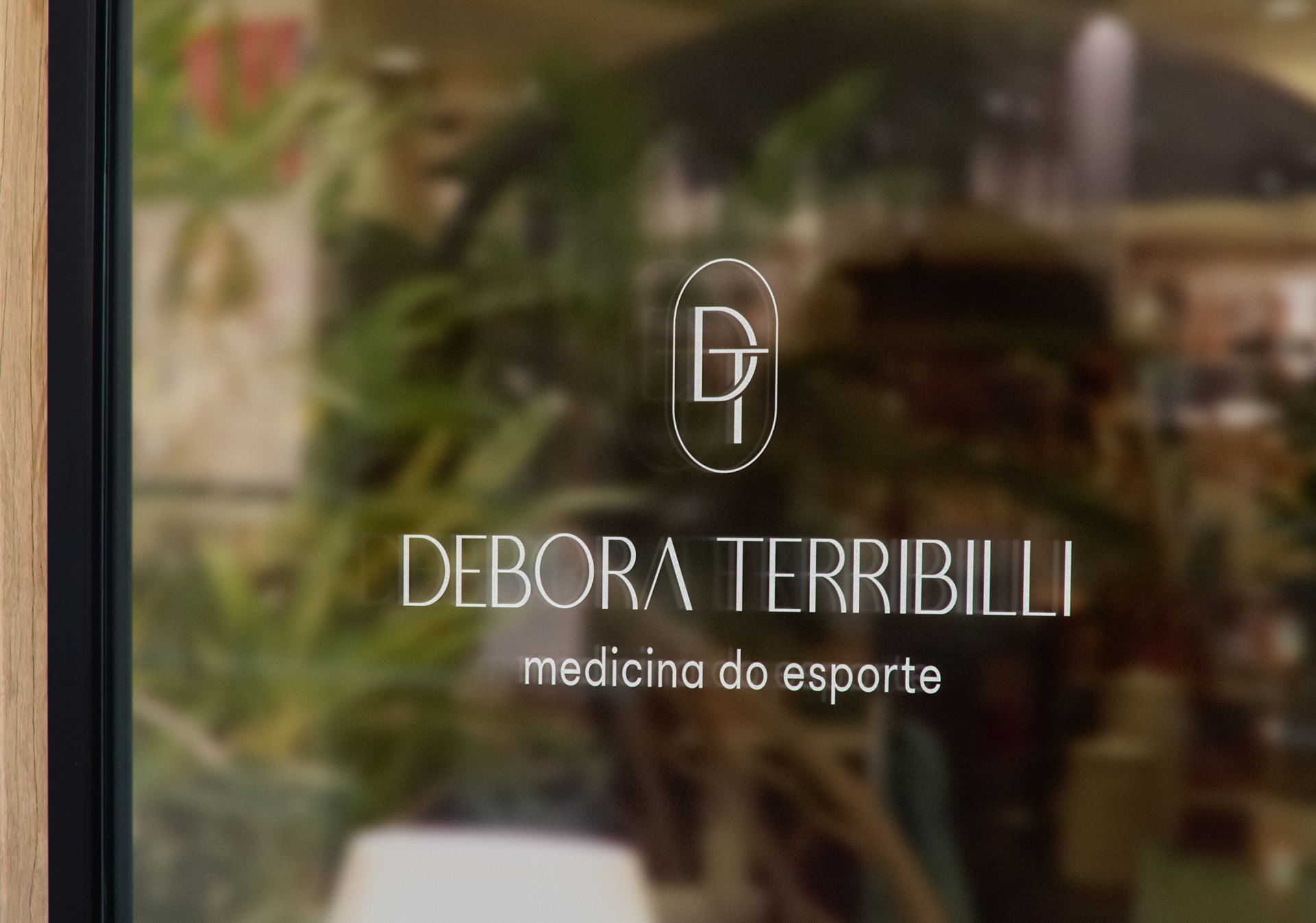 Uma janela com o nome Debora Terribili