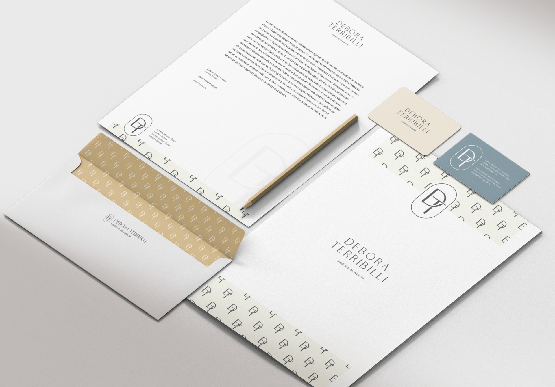 Uma maquete de papel timbrado, envelope e caderno sobre uma mesa.
