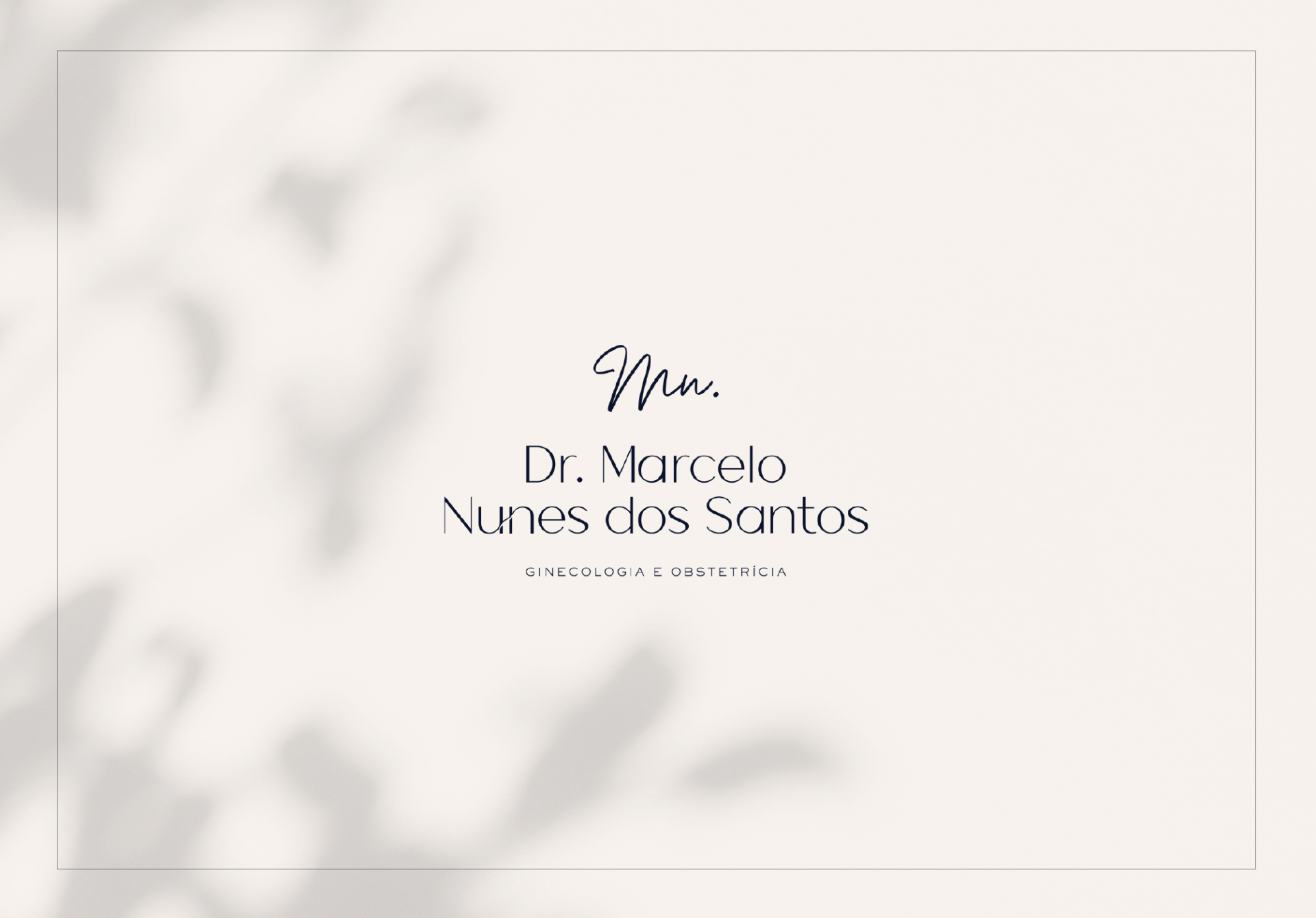 Um fundo branco com o nome dr. Marcelo Nunes dos Santos.