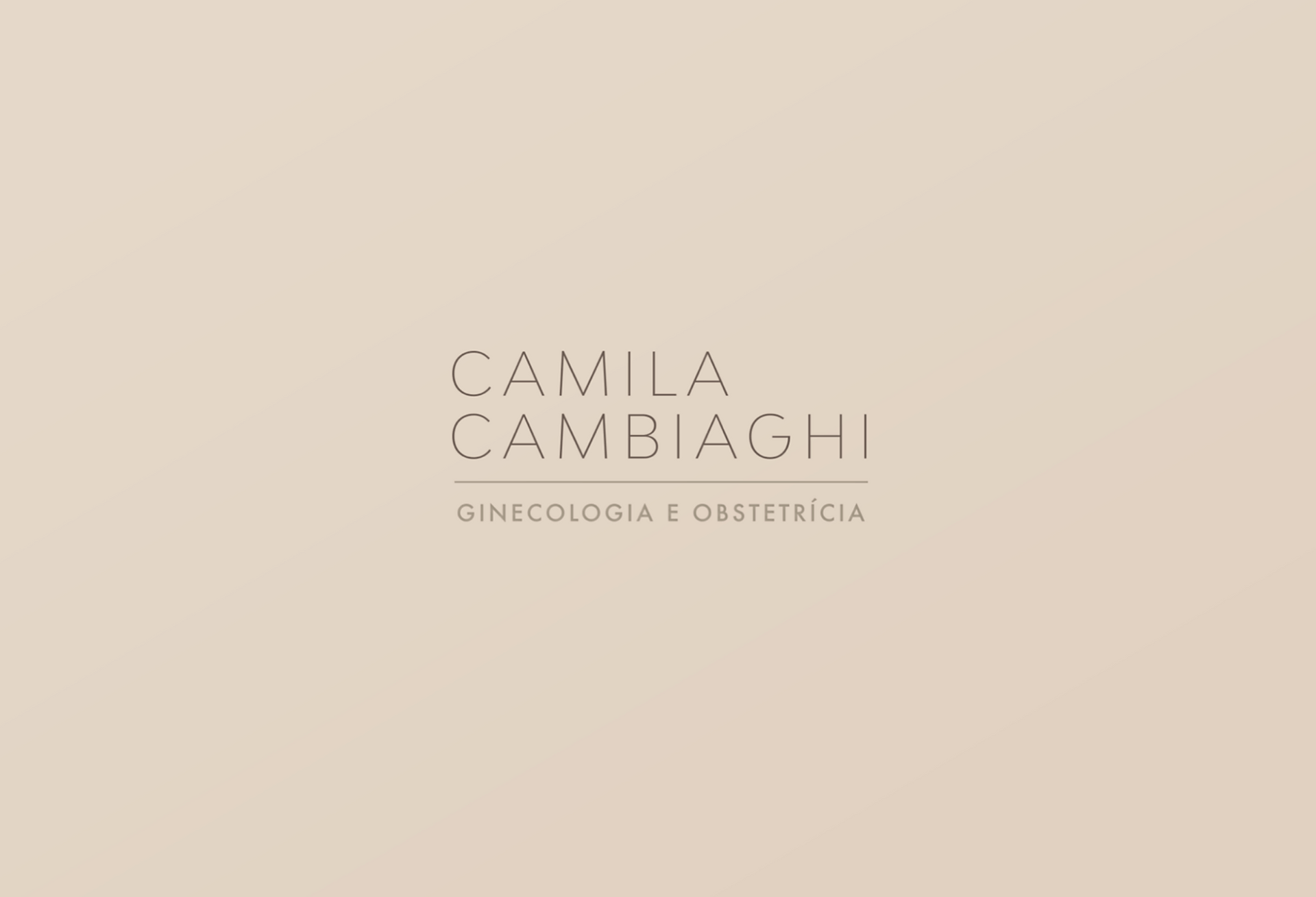 Um logotipo para camila cambiaghi está em um fundo bege.