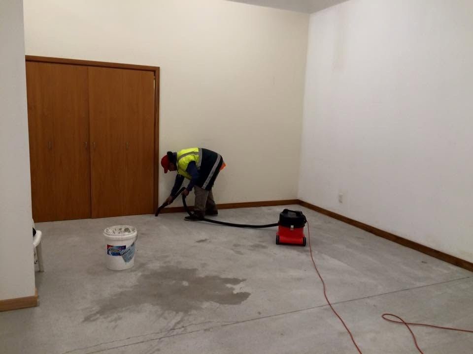 Detailed floor vacuuming during a one-off clean
