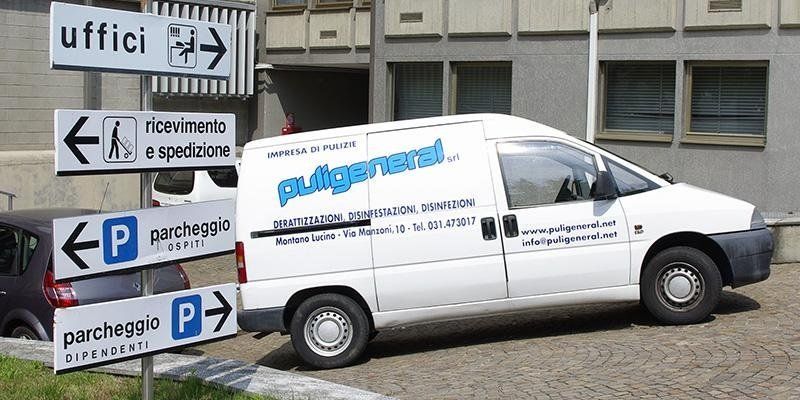 camion di azienda di disinfestazioni