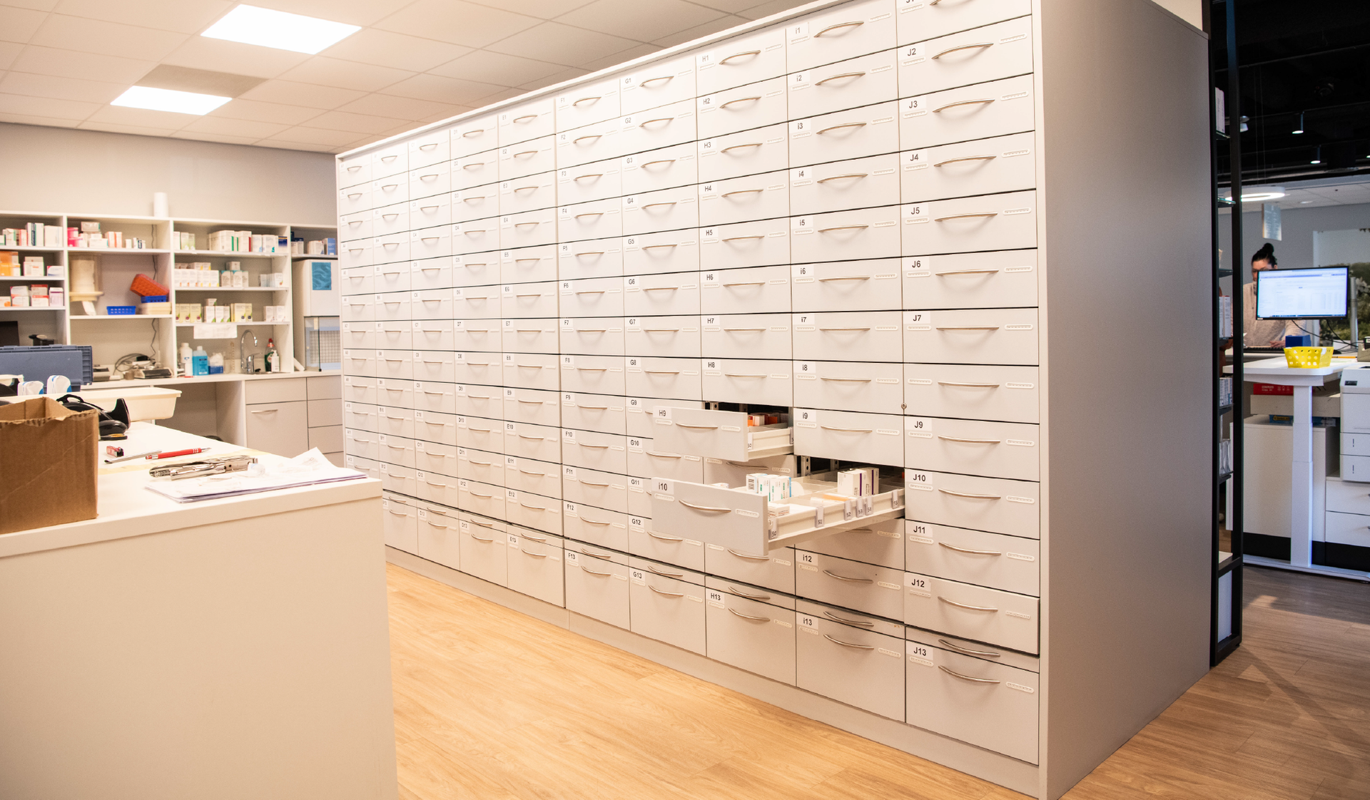 Maatwerk apotheek interieur