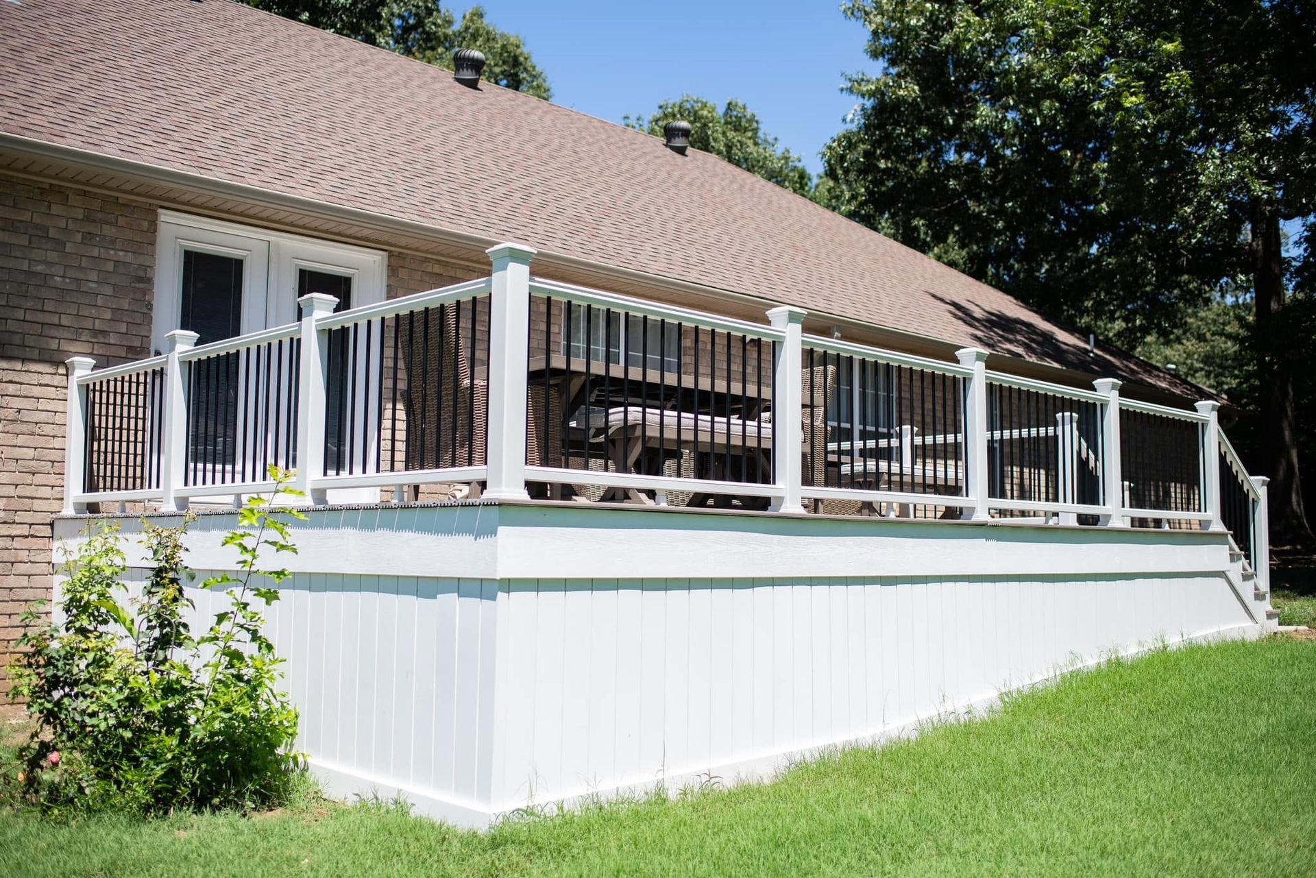deck with metal railing