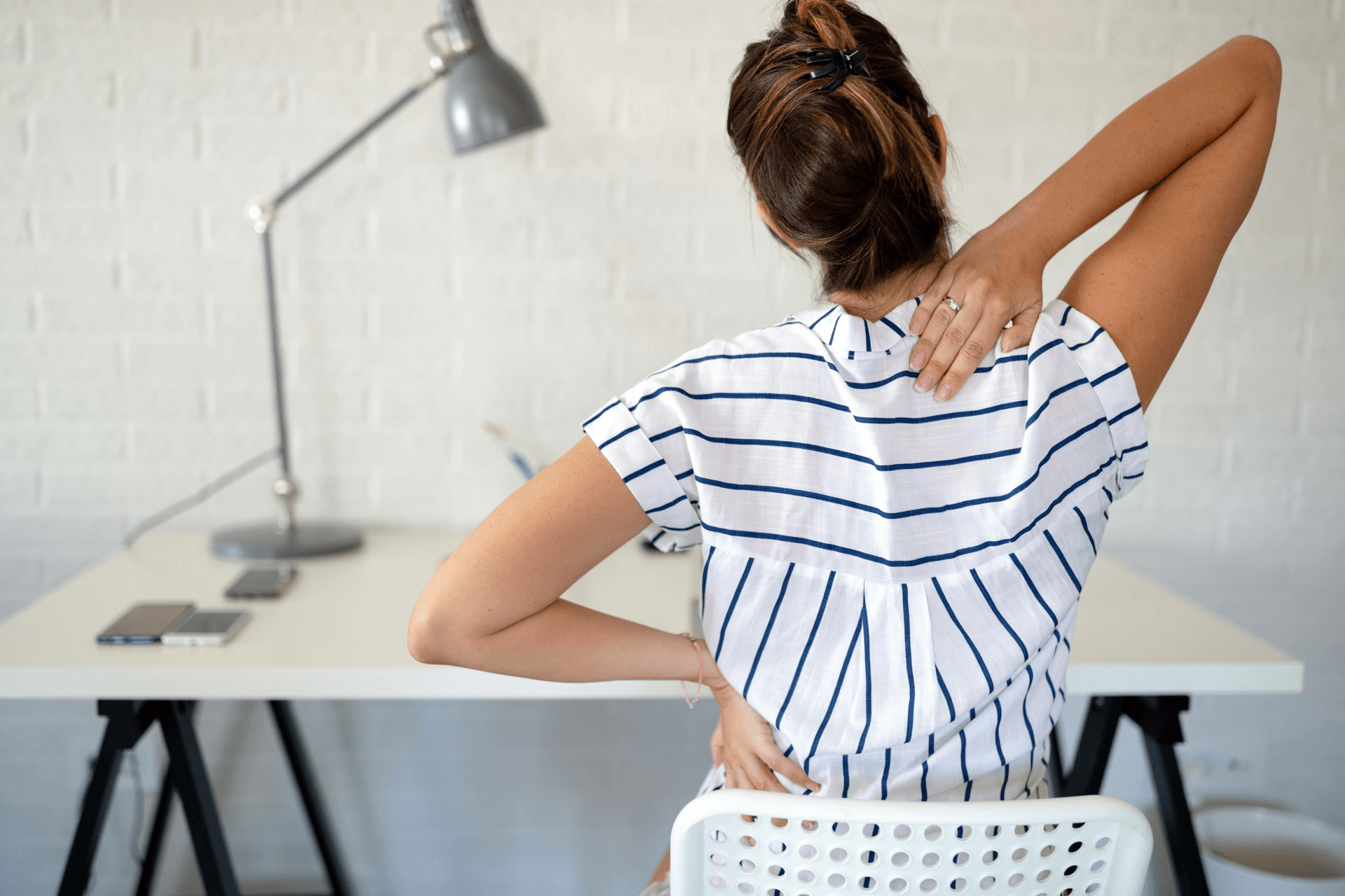 Woman with Back Pain – Philadelphia, PA – Advanced Physical Therapy Woman with Back Pain – Philadelphia, PA – Advanced Physical Therapy